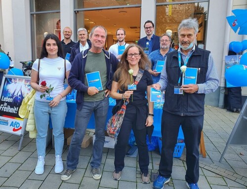 Große Besatzung am Wahlkampfstand